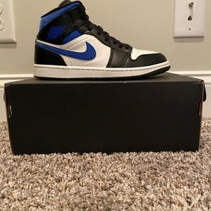 Jordan 1 mid Royal Blue